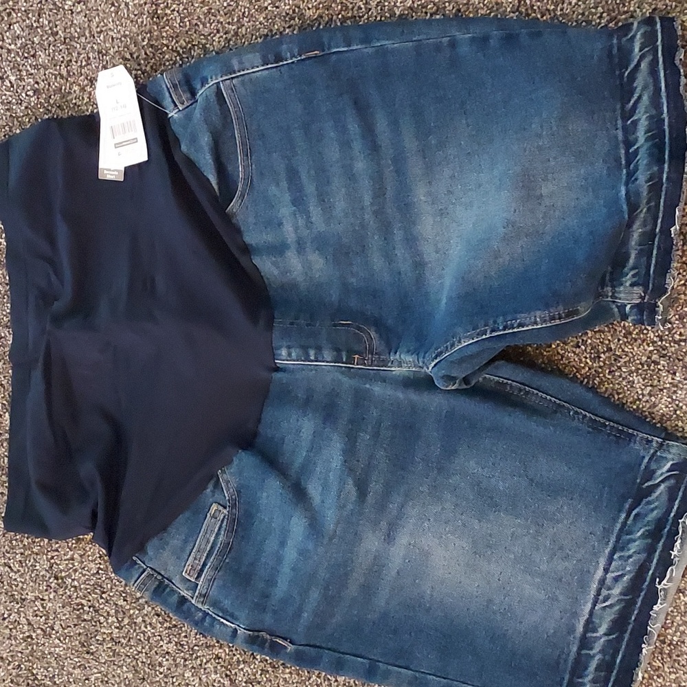 NWT, Time & Tru maternity shorts